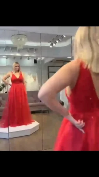 Η δύναμη του κόκκινου! 🔥 💃

Κάθε γυναίκα πρέπει να νιώθει εκθαμβωτική, γεμάτη αυτοπεποίθηση & πάθος! 

Είτε πρόκειται για μια επίσημη εμφάνιση, είτε για ένα ιδιαίτερο γεγονός, είτε απλά για να εκφράσετε τον δυναμικό σας εαυτό, ένα #reddress είναι η επιλογή που θα σας κάνει να ξεχωρίσετε.

Αφήστε μας να δημιουργήσουμε το δικό σας αριστούργημα, που θα αγκαλιάσει τέλεια τη σιλουέτα σας και θα αναδείξει την πιο λαμπερή εκδοχή σας.

Κλείστε ραντεβού στο 📲 2103229598 ή συμπληρώστε τη φόρμα: bridalloft.gr/contact.

#βραδινοφορεμα | #φορεμα | #magendadress | #atelier | #bridalloft | #babyloft | #bridalloftathens | #weddingdress | #couturefashion | #peiraias | #wedding | #baptism #dresstoimpress | #dresses | #ατελιε