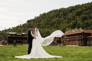 Υπάρχει κάτι διαχρονικό σε μια νύφη που εκπέμπει κομψότητα χωρίς προσπάθεια.

Η λεπτομέρεια της δαντέλας, το cathedral veil που κινείται με τον αέρα και οι αέρινες γραμμές του νυφικού δημιουργούν μια αισθητική κινηματογραφική, ρομαντική και απόλυτα εκλεπτυσμένη. 

Στο Bridal Loft Athens πιστεύουμε πως το νυφικό δεν είναι απλώς ένα φόρεμα. Είναι το συναίσθημα της στιγμής, η κίνηση, η αύρα και η ιστορία της κάθε νύφης 🤍

𝗕𝗥𝗜𝗗𝗔𝗟 𝗟𝗢𝗙𝗧 𝗔𝗧𝗛𝗘𝗡𝗦
Κλείσε το ραντεβού σου
και βρες το νυφικό που σε εκφράζει.

📍 Bridal Loft Athens
📞 210 3229598

www.bridalloft.gr